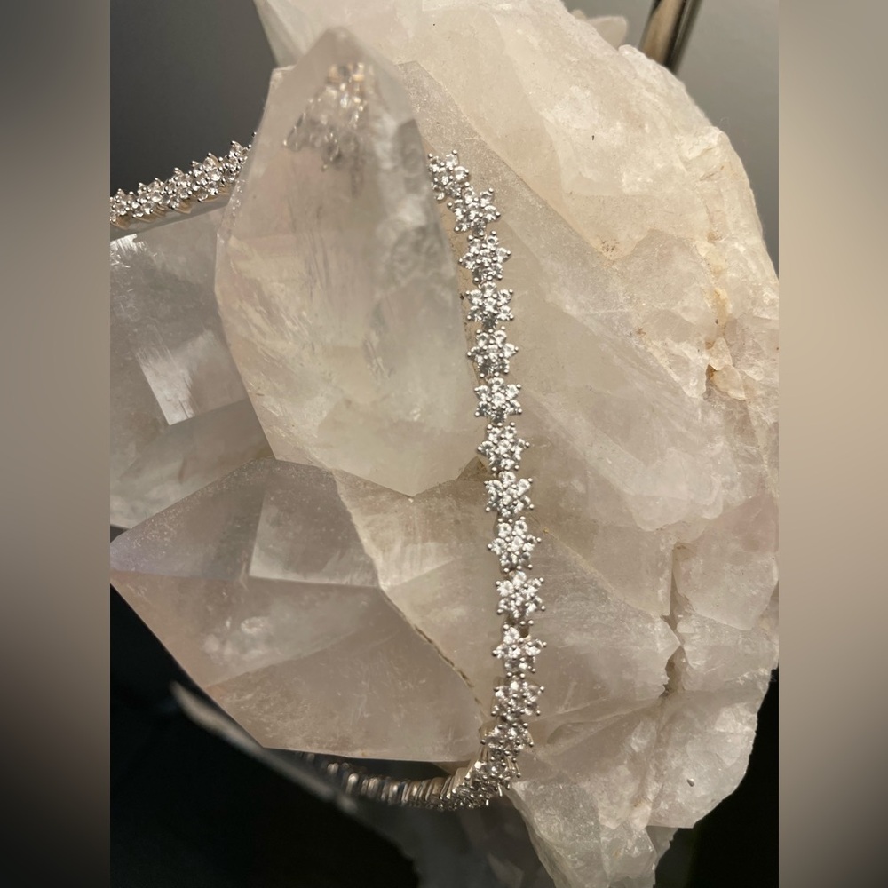 Dorsey

PETITE MARGUERITE, WHITE SAPPHIRE SILVER RIVIÈRE Necklace - Picture 4 of 8